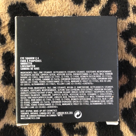 Elegant Purple Eyeshadow Quad by MAC Cosmetics - Picture 2 of 3